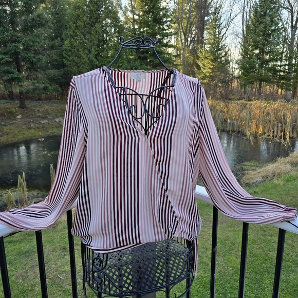 Loft Faux Wrap Style Top, size Large Petite, VGUC - Picture 2 of 11